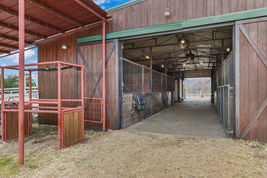 27ViewofInsideofHorseBoardingandBreedingBarnvr5qafelvi
