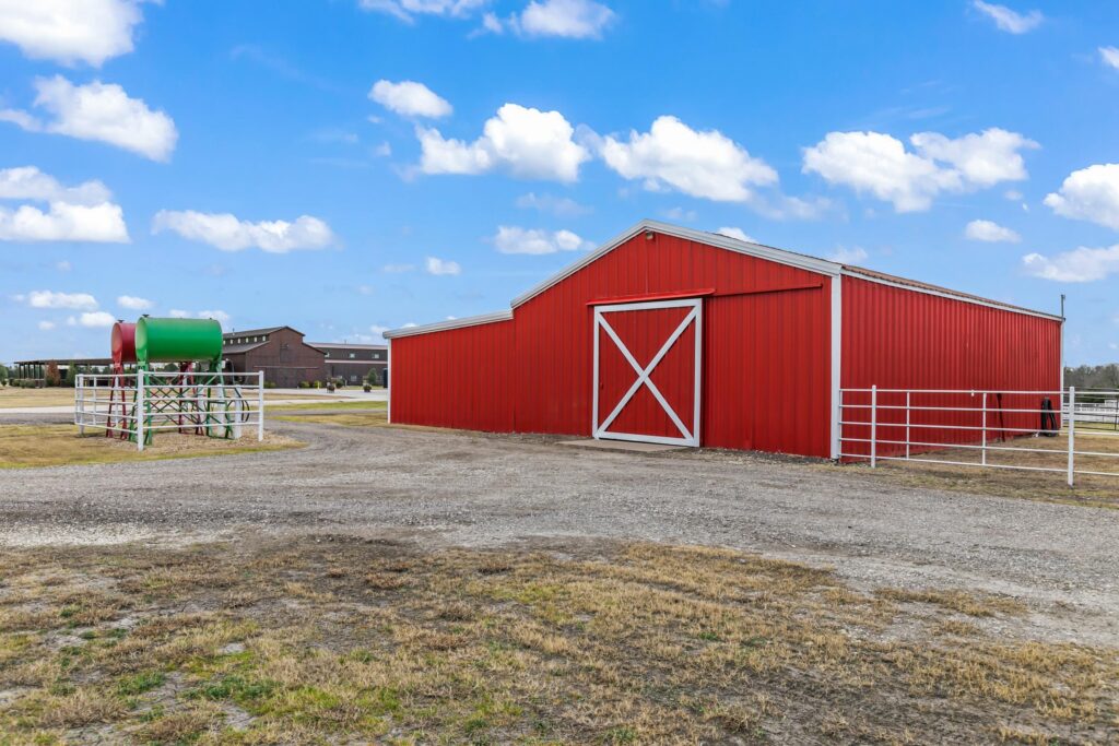 34OutsideViewofStorageBarnlvl2aslexy