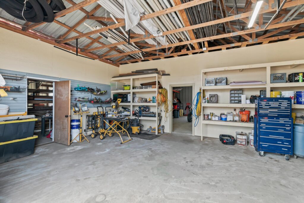 35StorageBarnInsidenyss3xm4gx