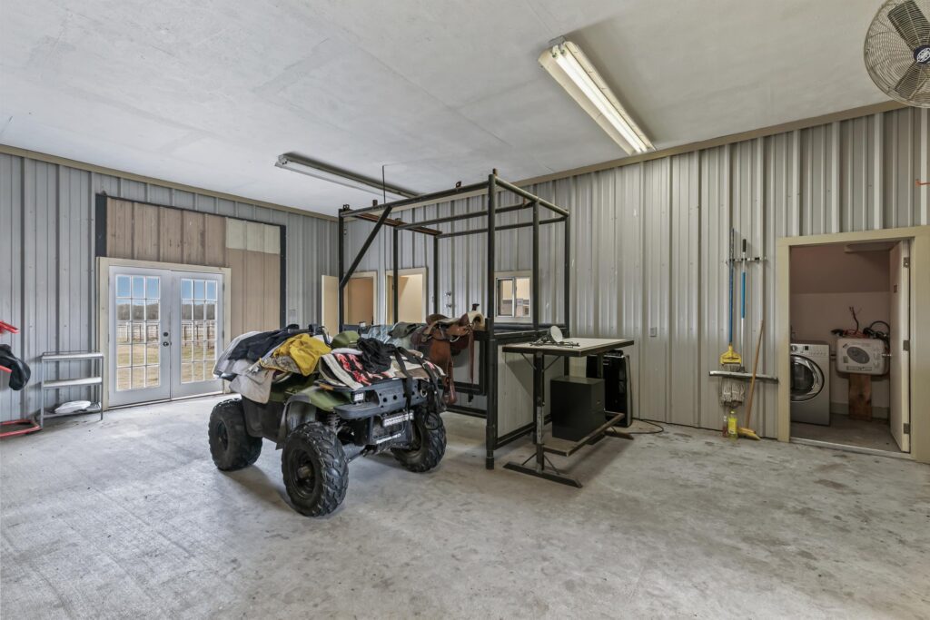 36StorageBarnInsideandLaundrycxviyb2a11