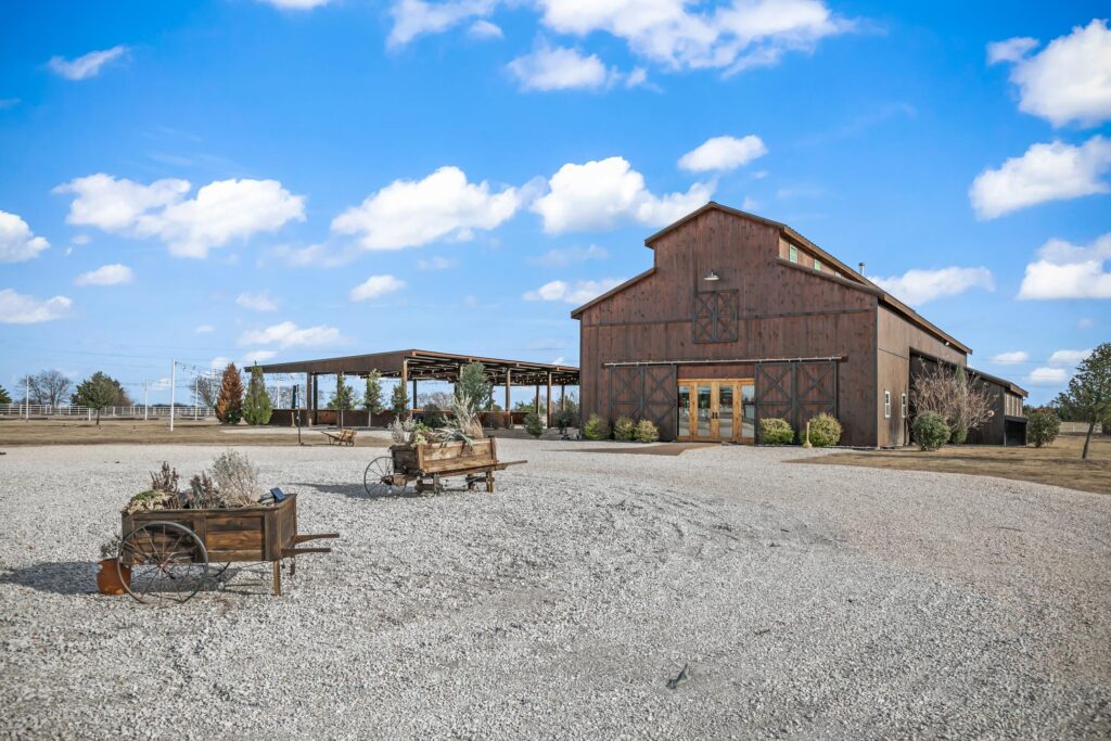 38DriveuptoEventCenterehpb0vxysw