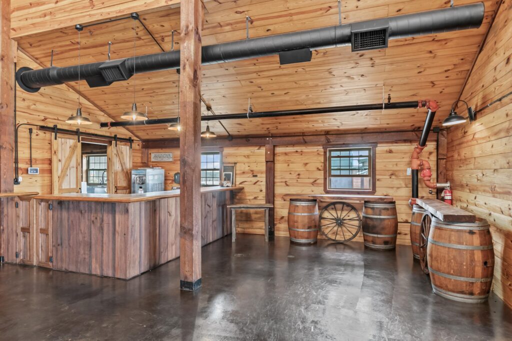 46EventCenterBarqip81lcfs9