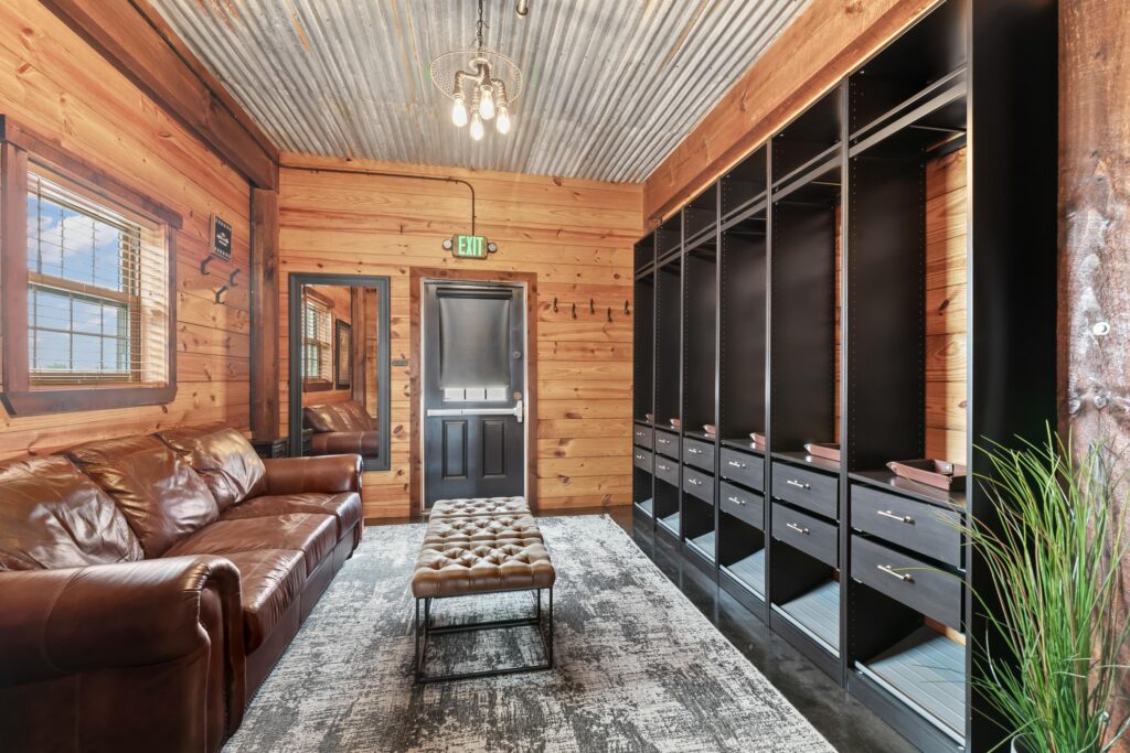 53EventCenterMensDressingRoomhffpzp4ovv