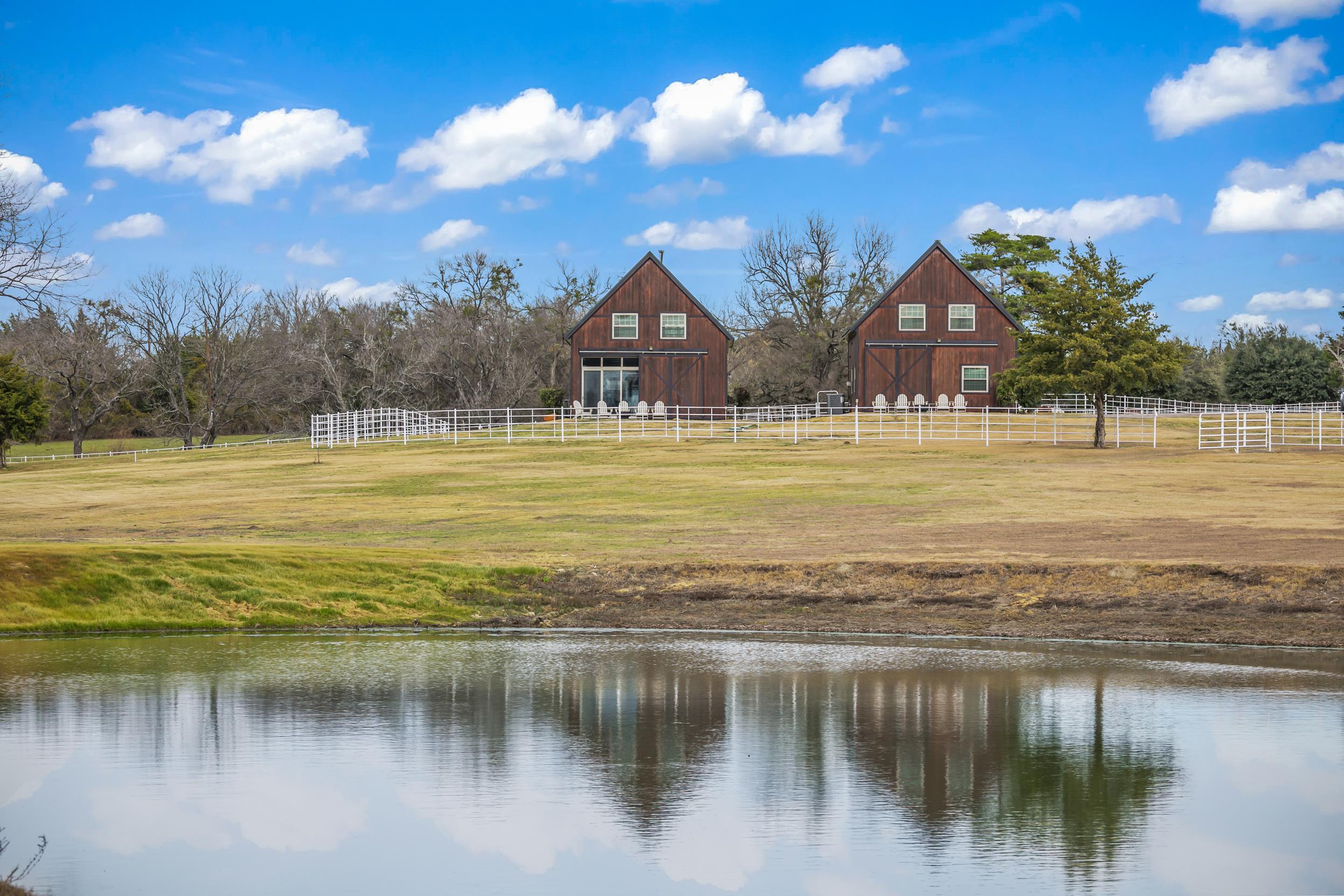 5GuestCabinsviewfromacrossWaterFeatureiajcuhe6zd