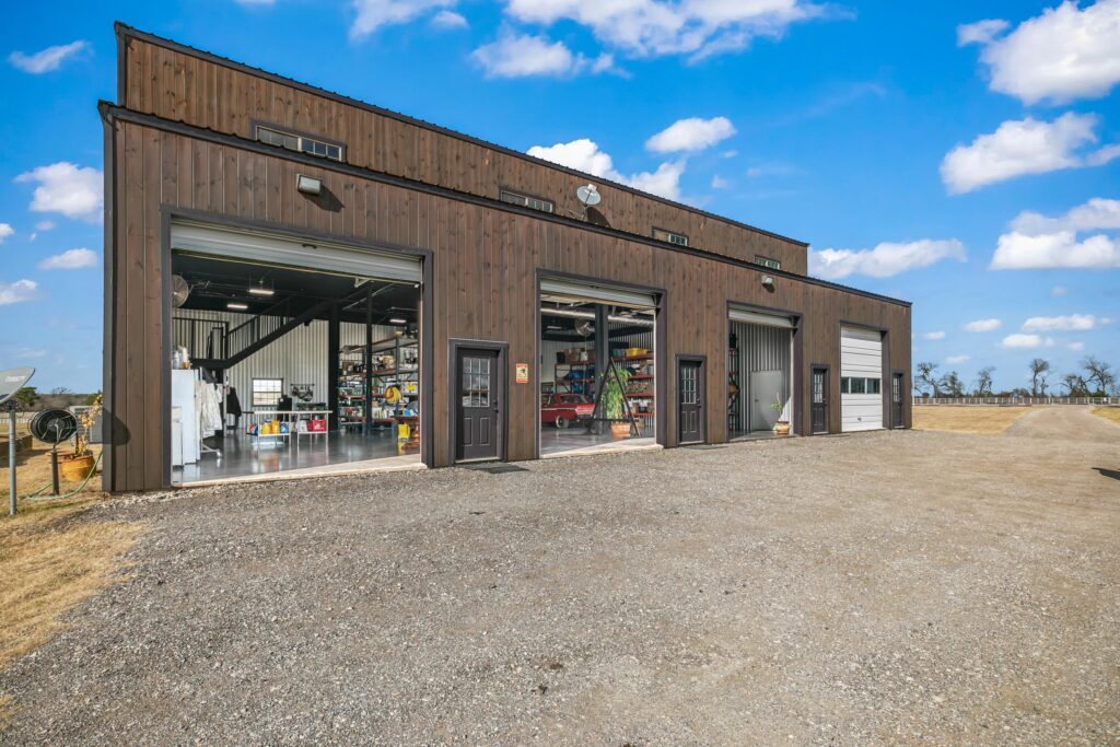 67MainResidenceGarageOverheadDoorsfsvygqs3w9