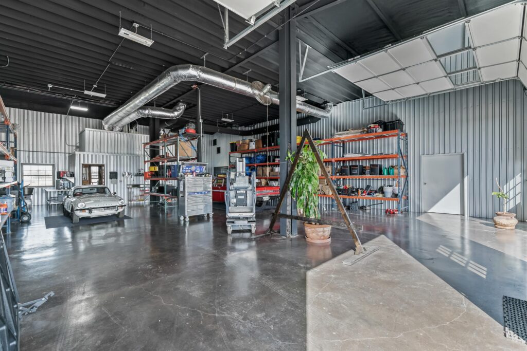 70MainResidenceGarageStorageBay4ewlaed99p