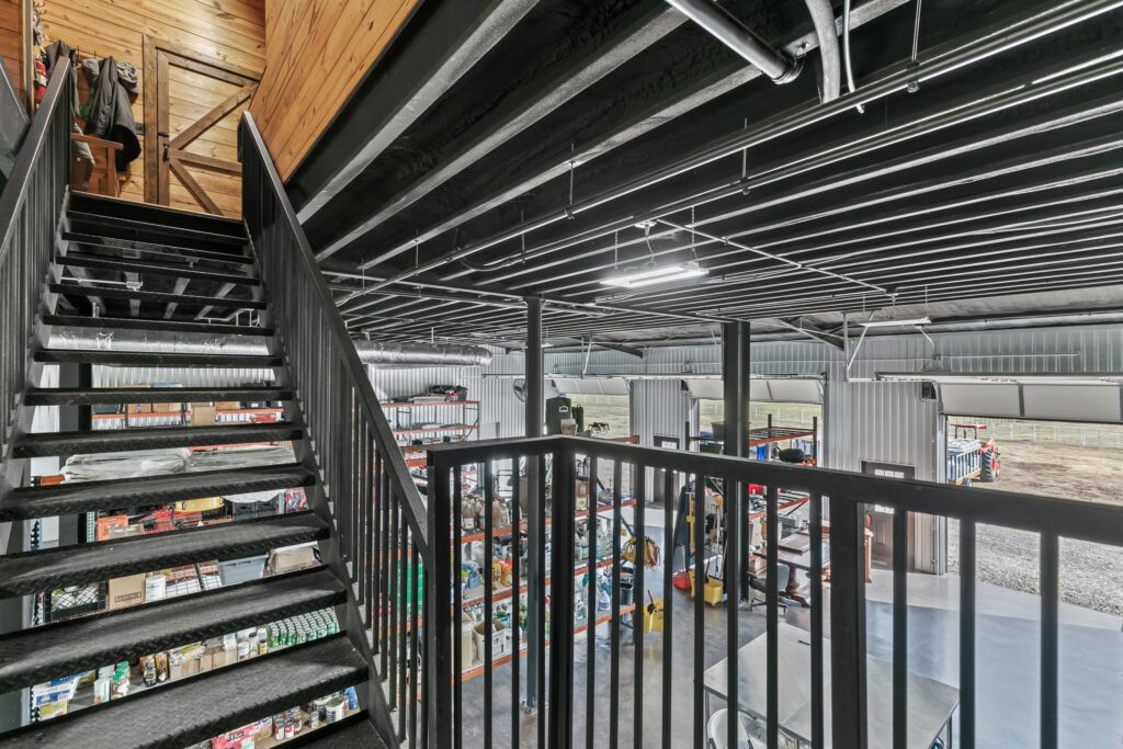 75MainResidenceStairwellpthljptb