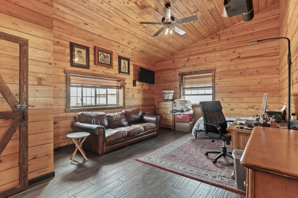 81MainResidenceBedroomorStudymf050gh1tz