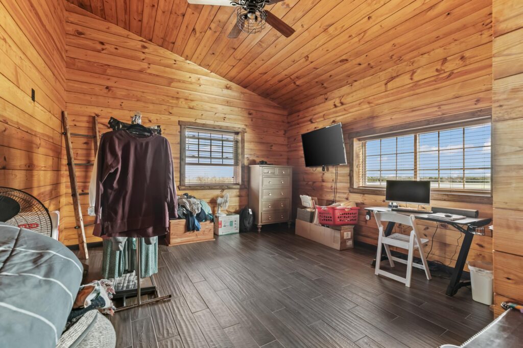 82MainResidenceBedroomorStudymy9vgmonjr