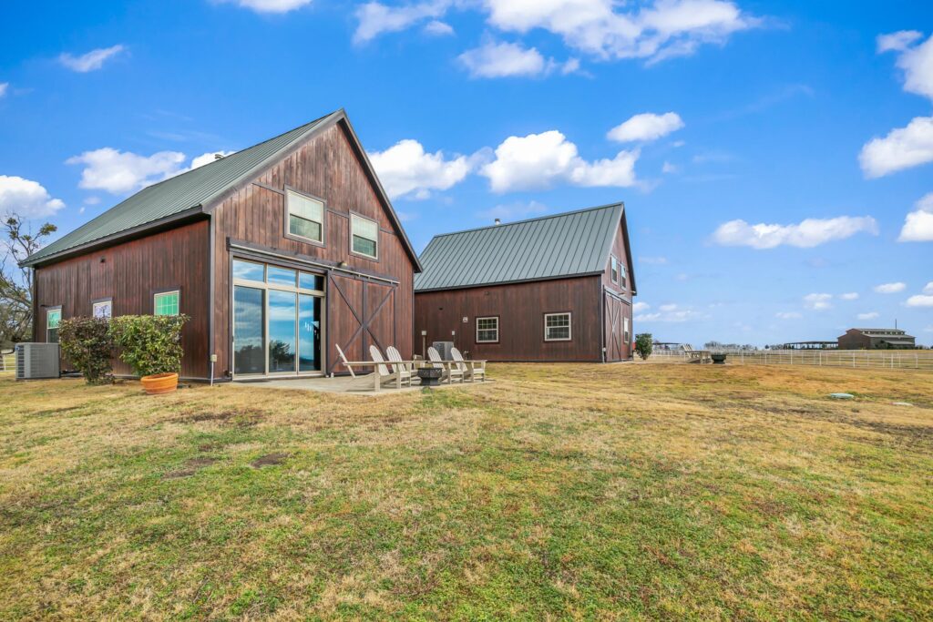 8NorthGuestCabinPatioqjewd8ybu8