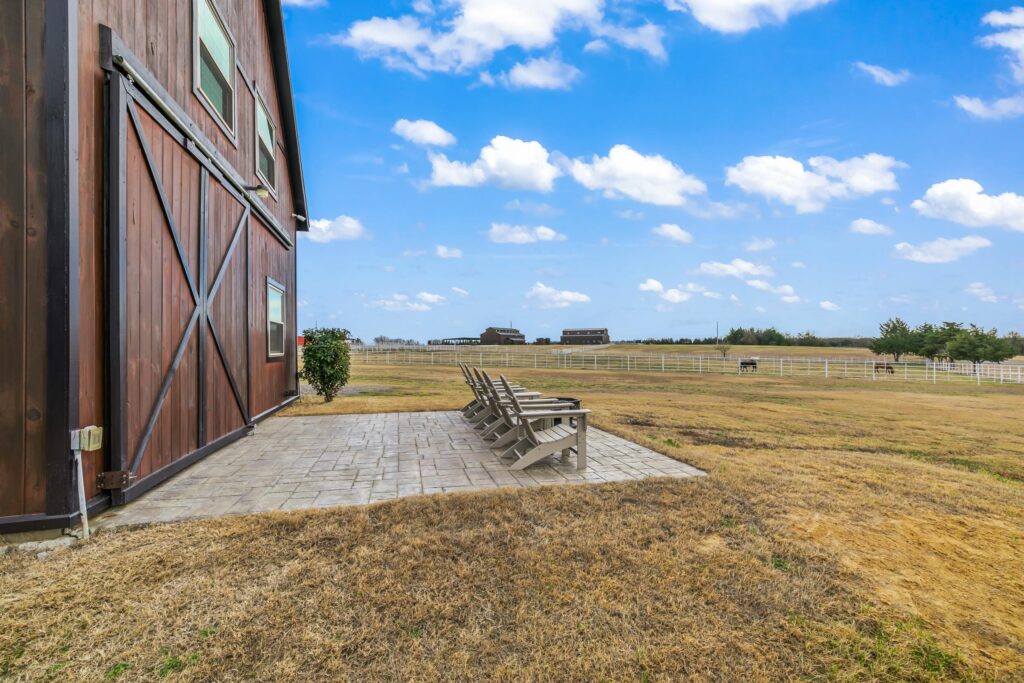 9SouthGuestCabinPatiowlgg1hwpv